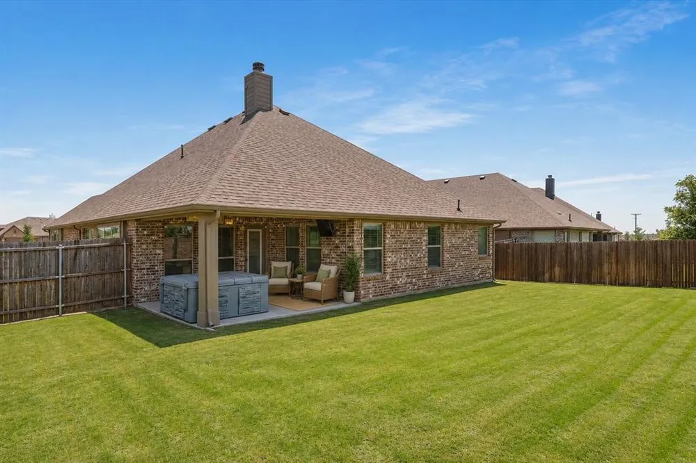 2325 Cambridge Ave, Anna, TX 75409