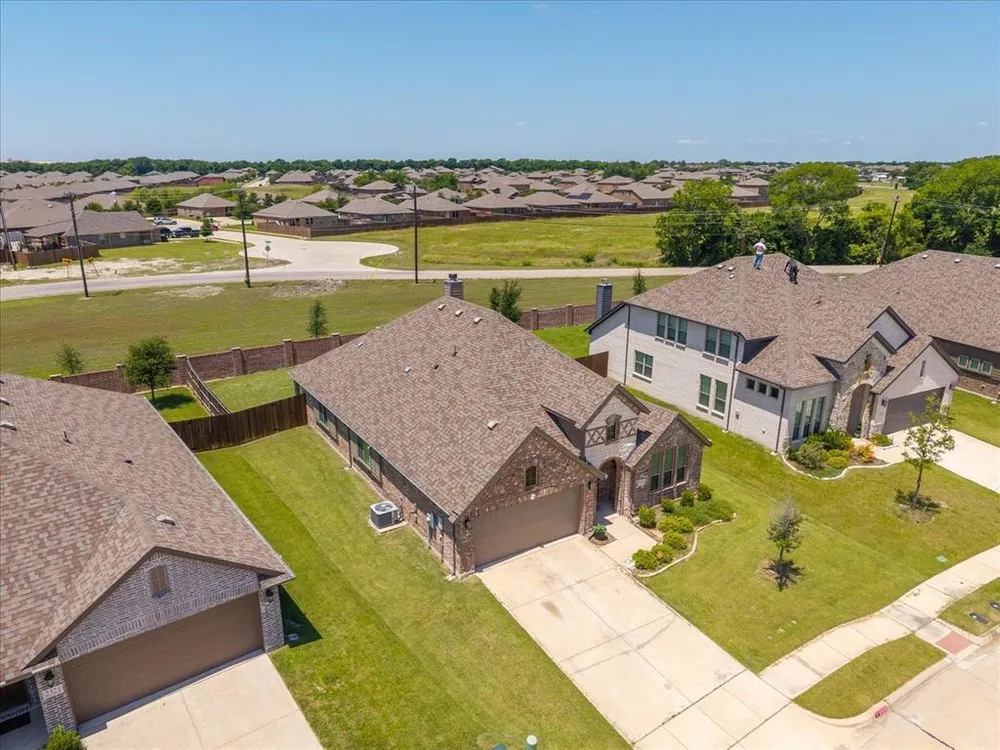 2325 Cambridge Ave, Anna, TX 75409