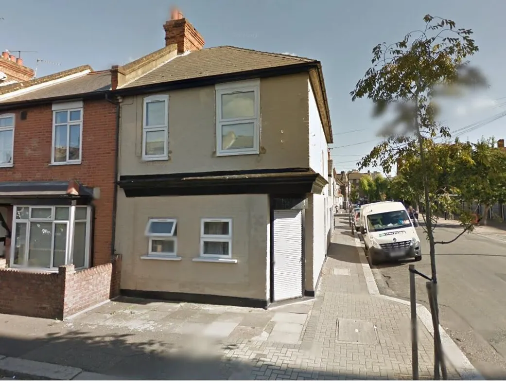 Brook Road South, Brentford