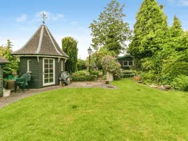 Holly Road, Uttoxeter thumb 2