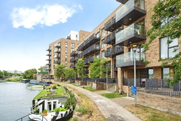 Nicholson Square, London, E3