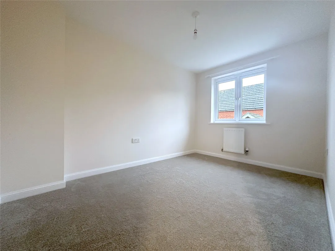 https://mr0.homeflow-assets.co.uk/files/photo/image/47587/1653/_x_/OCL240103_07.jpg