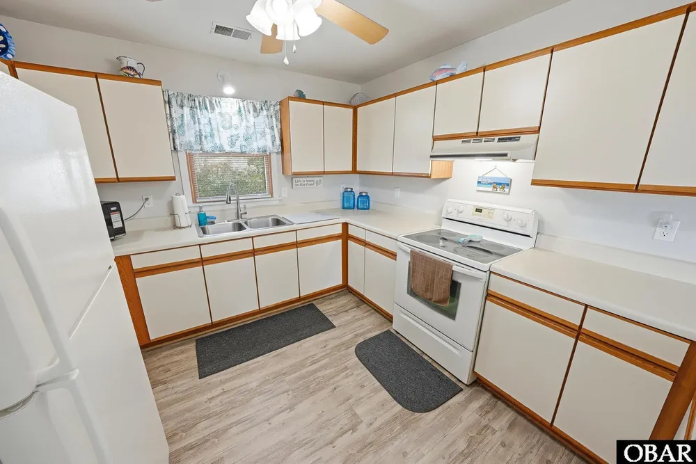 3629 Goosander St, Kitty Hawk, NC 27949