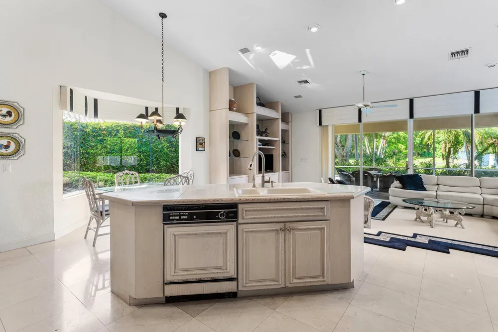 17571 Bocaire Way, Boca Raton, FL 33487