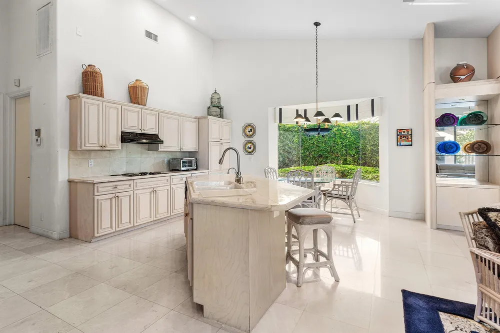 17571 Bocaire Way, Boca Raton, FL 33487