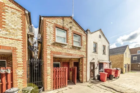 Plough Lane, Teddington, TW11