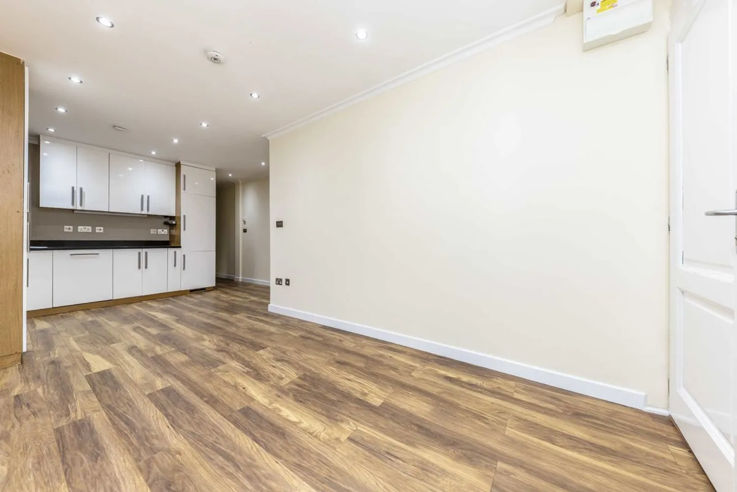 Plough Lane, Teddington, TW11 photo 3