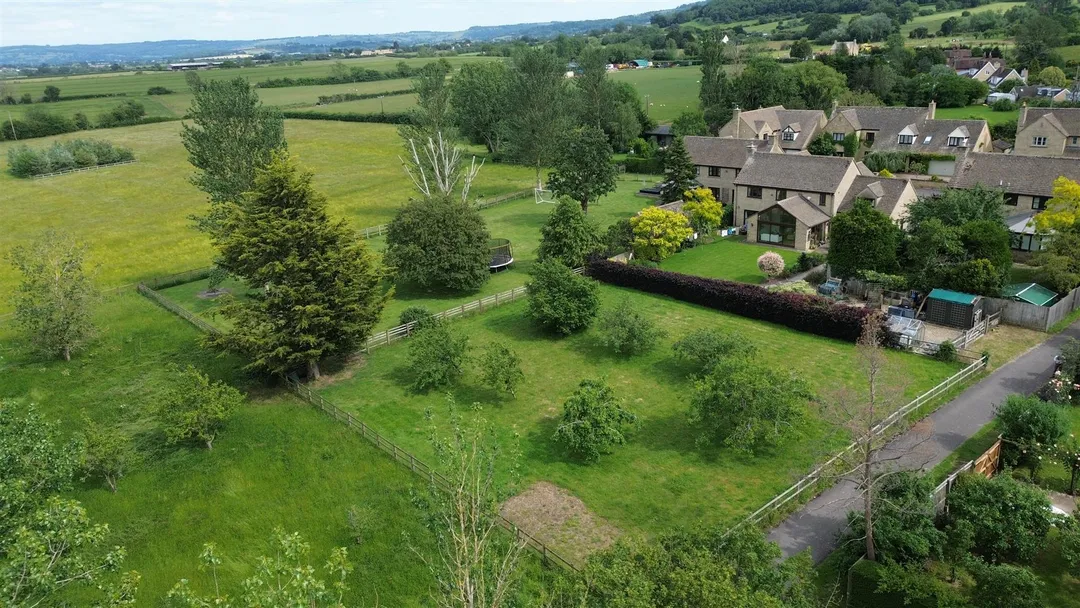 https://mr0.homeflow-assets.co.uk/files/photo/image/47596/5149/_x_/VGQ6K316uUKJa0iIGdSVSA.jpg