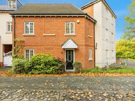 Ogilvie Close, Wendover photo
