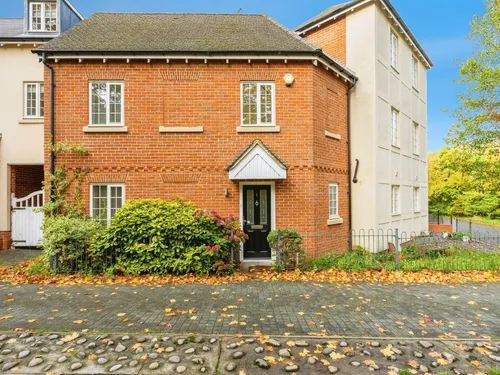 Ogilvie Close, Wendoverphoto
