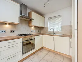Ogilvie Close, Wendover photo