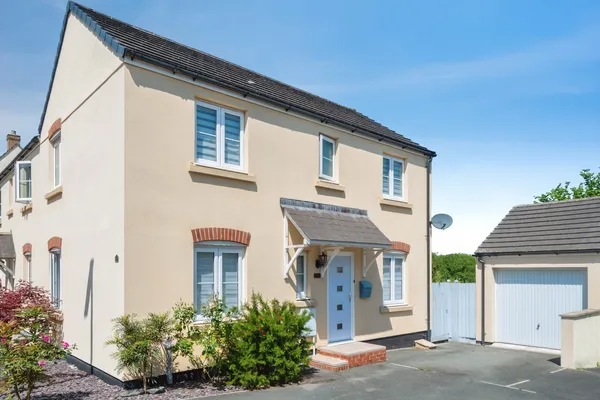 Snowdrop Crescent, Launceston, Cornwa...