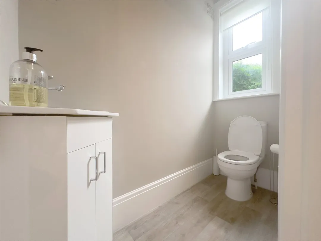 https://mr0.homeflow-assets.co.uk/files/photo/image/47596/8224/_x_/OCL210008_28.jpg
