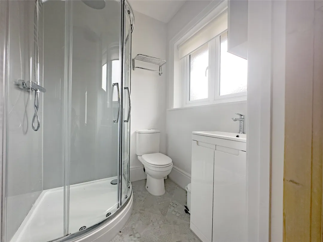 https://mr0.homeflow-assets.co.uk/files/photo/image/47596/8228/_x_/OCL210008_34.jpg