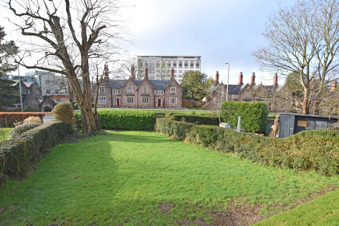 https://mr0.homeflow-assets.co.uk/files/photo/image/47596/8237/_x_/OCL210008_12.jpg