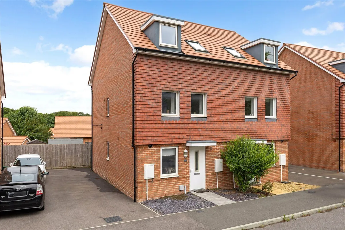 Blackmoor Drive, Basingstoke, RG24