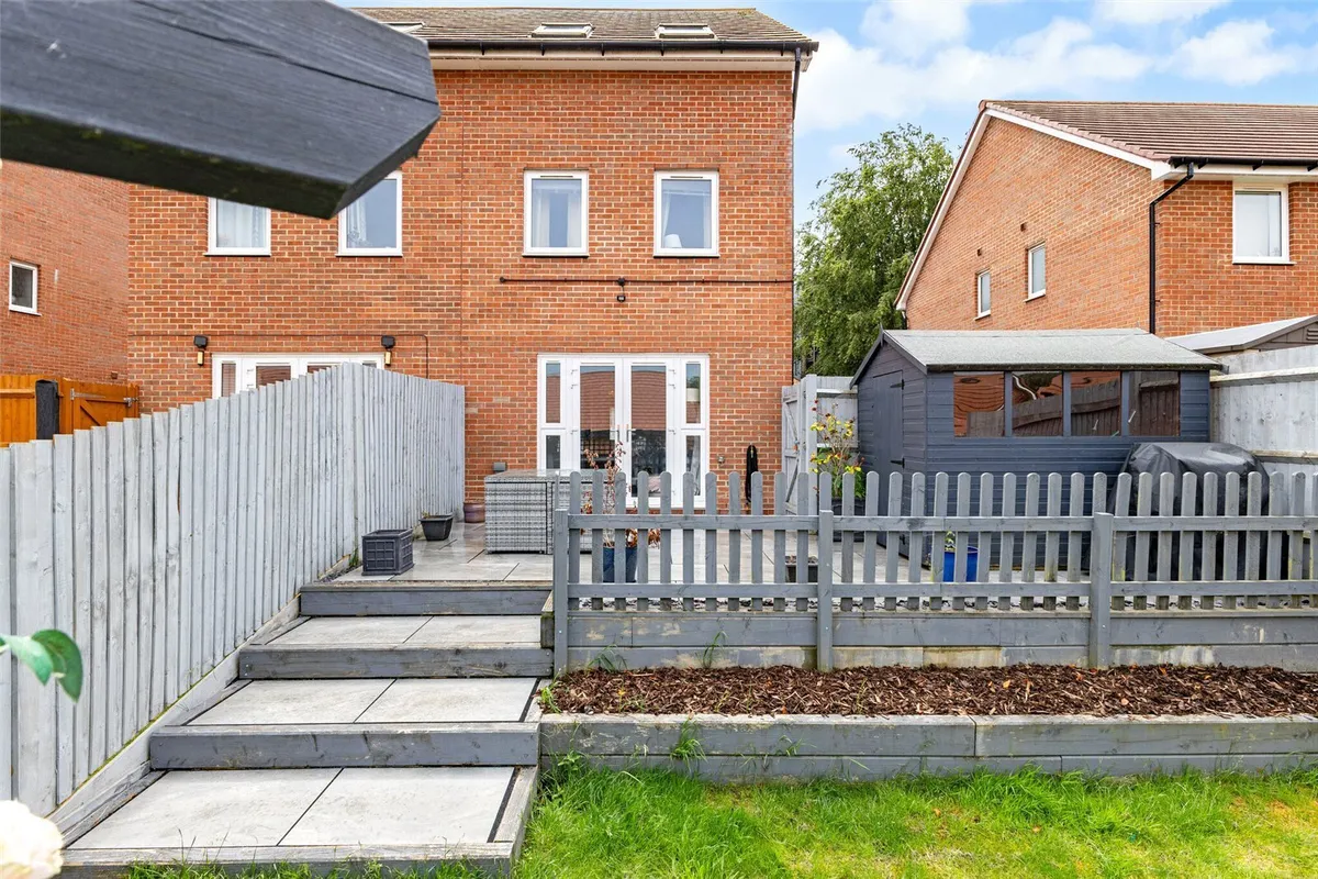 Blackmoor Drive, Basingstoke, RG24