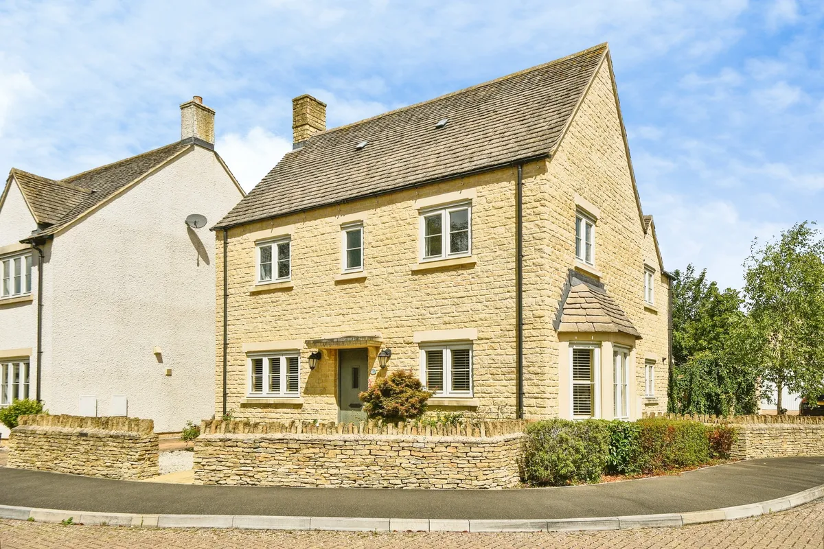 Old Railway Close, Lechlade, Gloucestershire, GL7