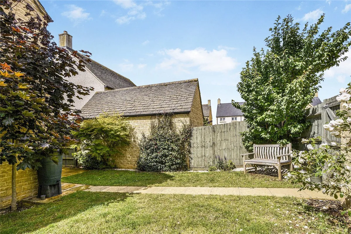 Old Railway Close, Lechlade, Gloucestershire, GL7