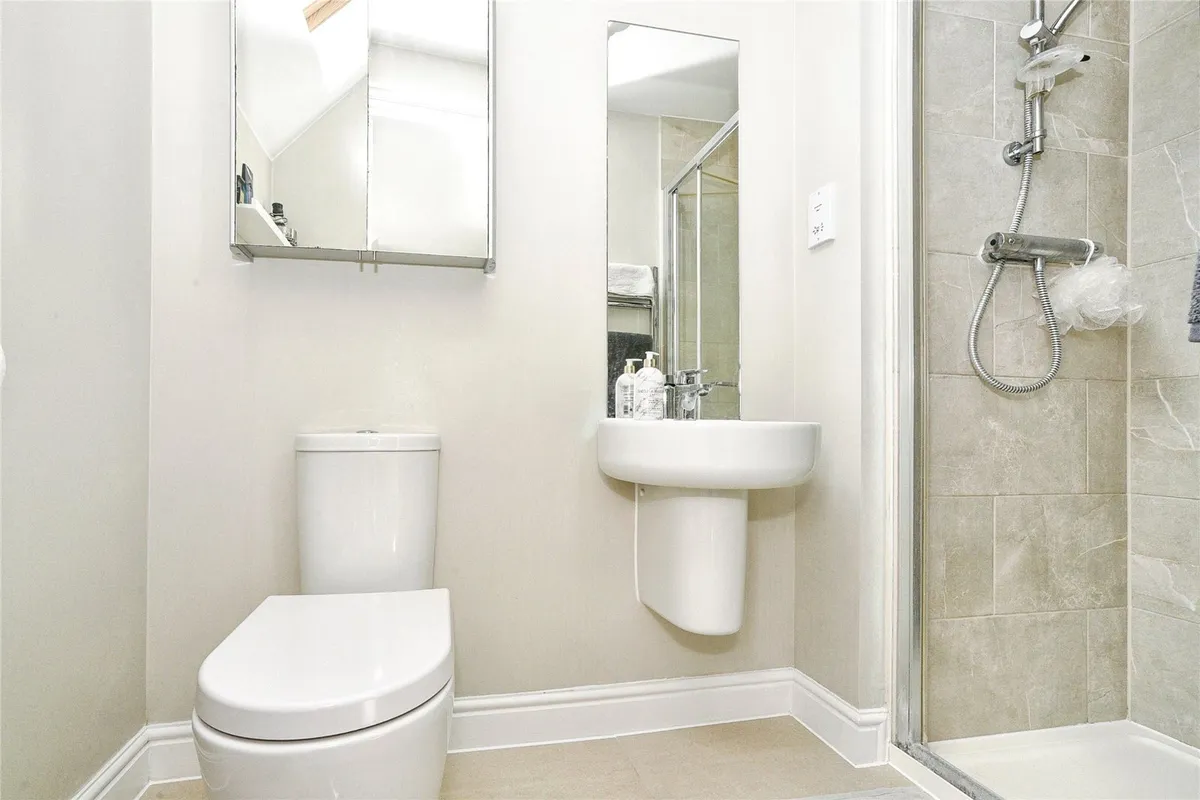 Old Railway Close, Lechlade, Gloucestershire, GL7