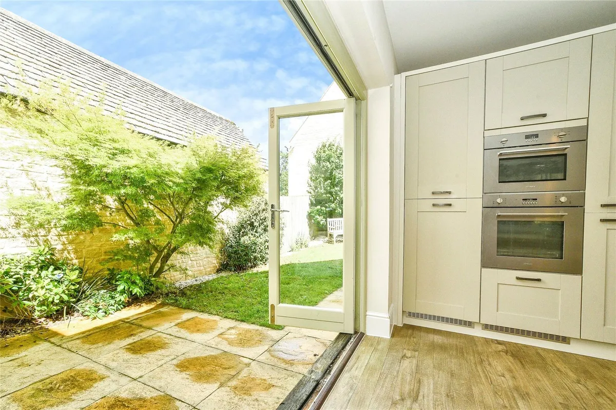 Old Railway Close, Lechlade, Gloucestershire, GL7
