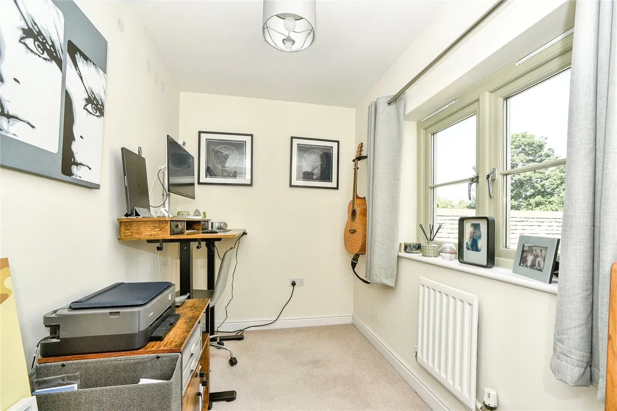 Old Railway Close, Lechlade, Gloucestershire, GL7