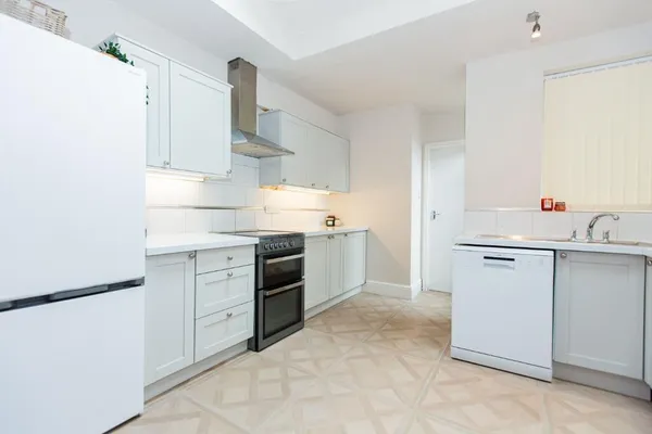 Room 1, Charnwood Grove, NG2 7NT