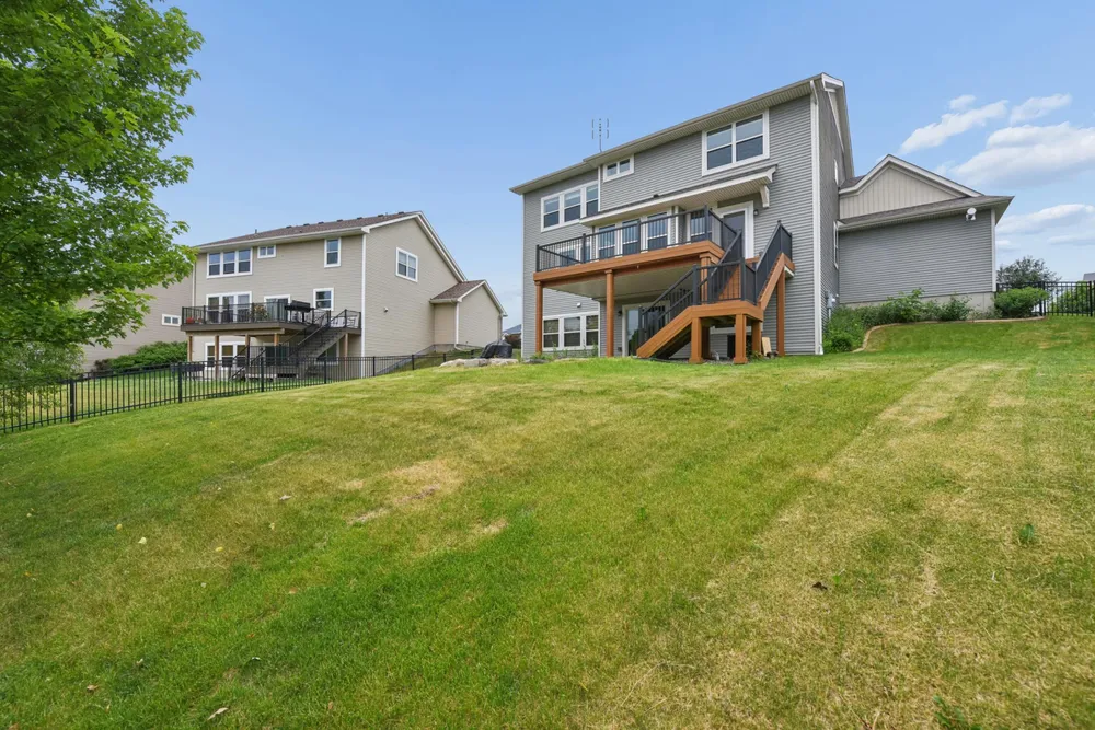 9768 7th St N, Lake Elmo, MN 55042