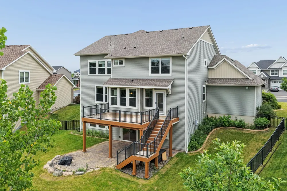 9768 7th St N, Lake Elmo, MN 55042