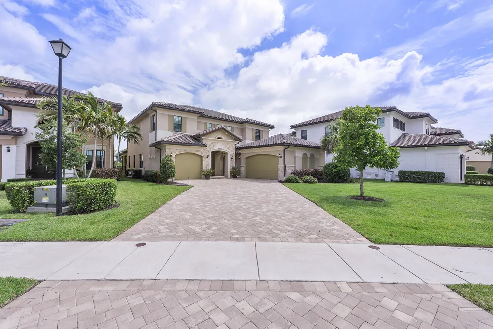 12745 Bayside Ct, Parkland, FL 33076