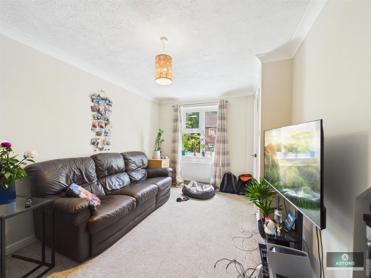 Verbania Way, East Grinstead Image 4