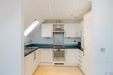 Finchampstead Road, Wokingham, RG41 photo 4