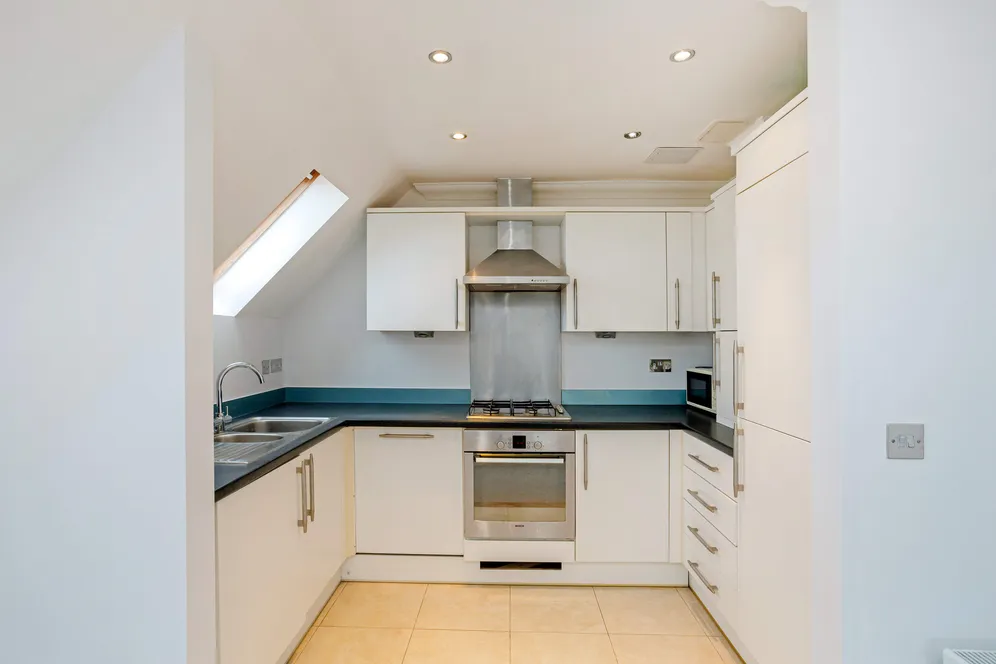Finchampstead Road, Wokingham, RG41 photo 4