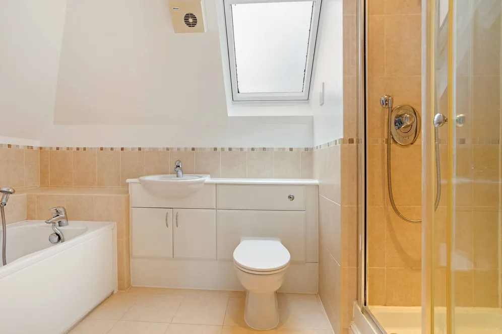 Finchampstead Road, Wokingham, RG41 photo 6