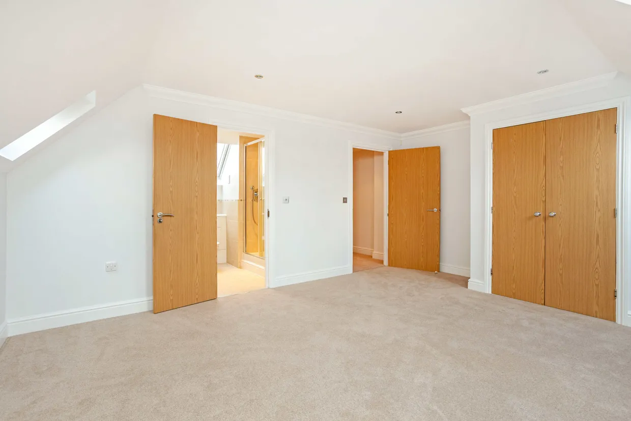 Finchampstead Road, Wokingham, RG41 photo 8