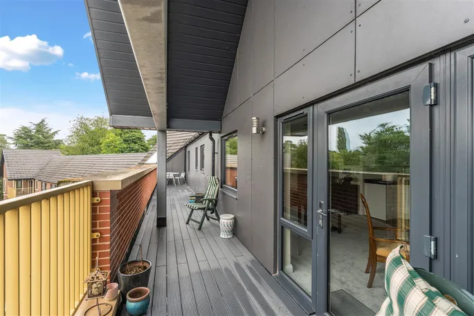 Property carousel image 10