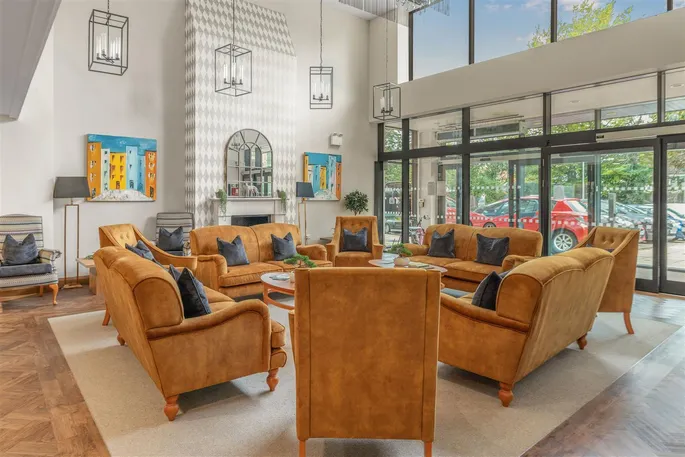 Property carousel image 12