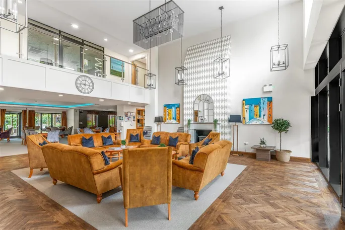 Property carousel image 13