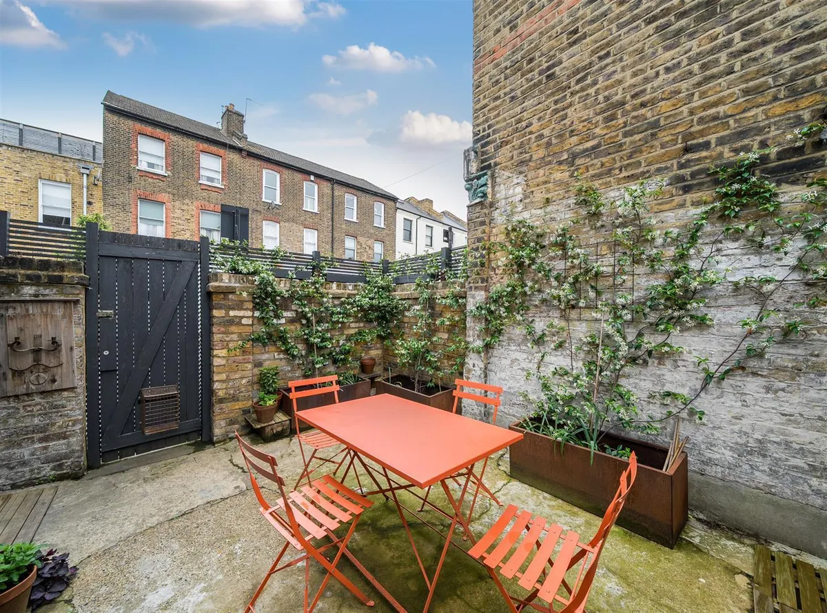 Kilburn Lane, London, W10