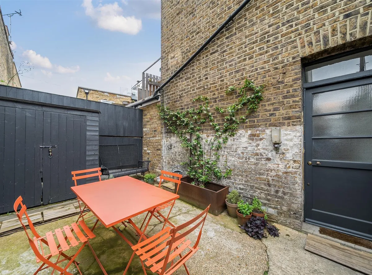 Kilburn Lane, London, W10