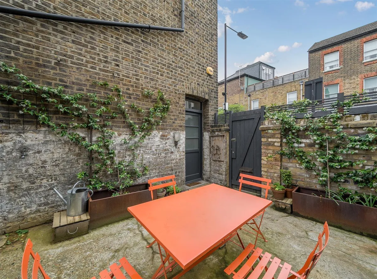 Kilburn Lane, London, W10