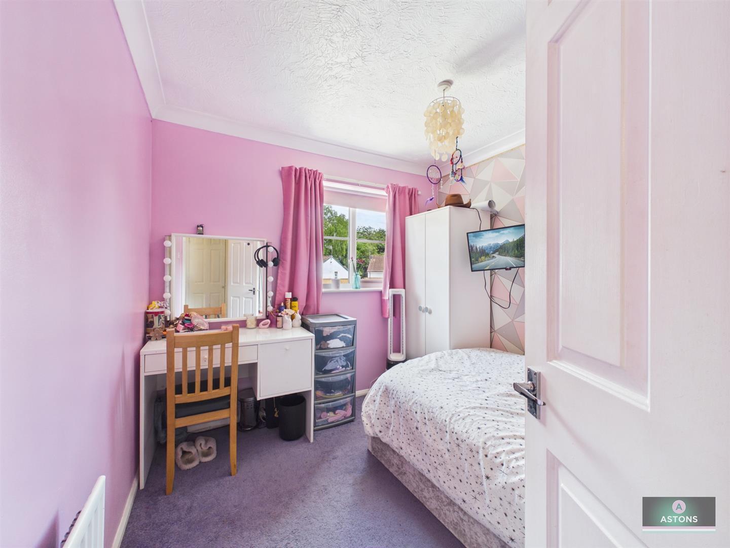 Bosham Road, Maidenbower, Crawley Image 13