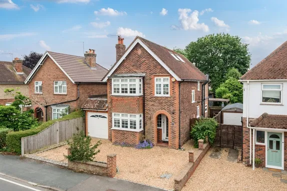 Victoria Road, Knaphill GU21