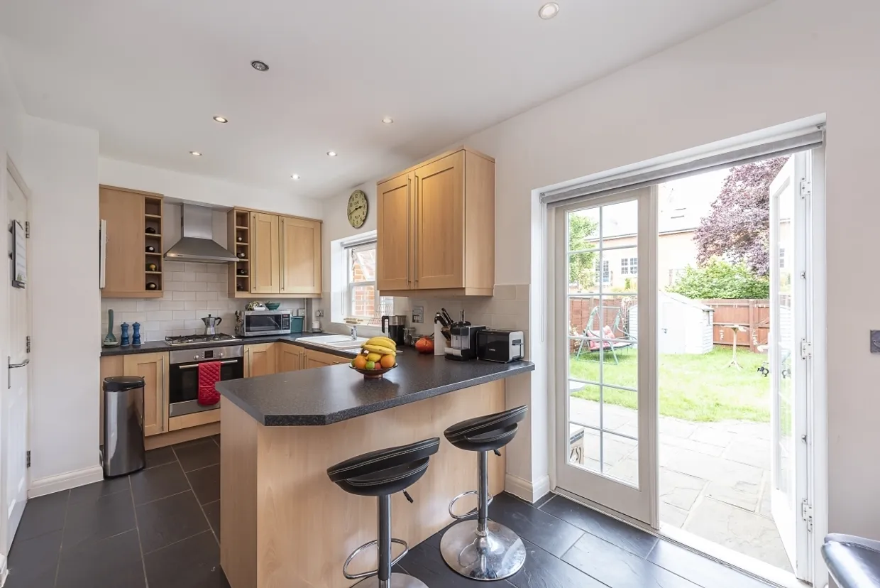 Beningfield Drive London Colney AL2 photo 3