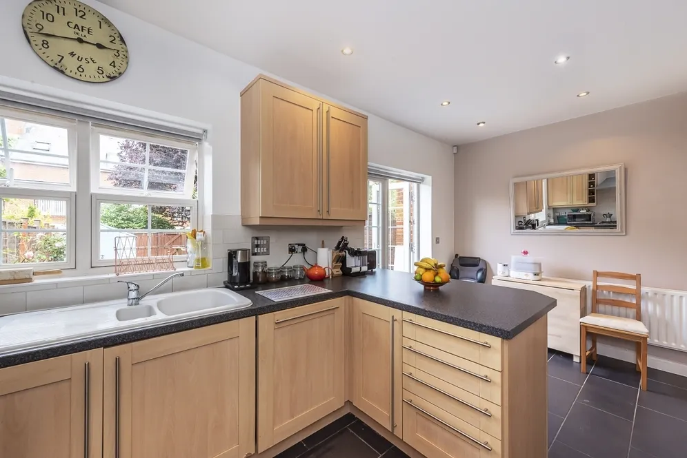 Beningfield Drive London Colney AL2 photo 4