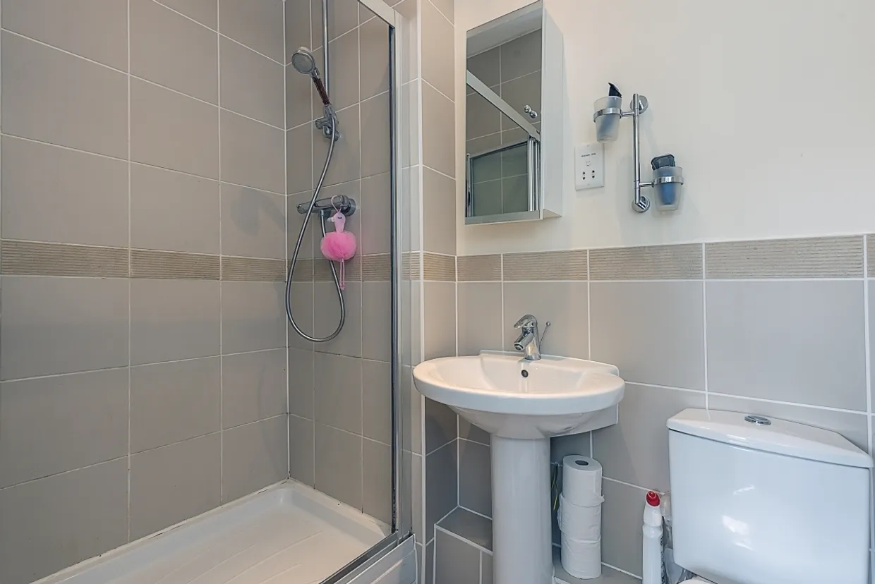 Beningfield Drive London Colney AL2 photo 10