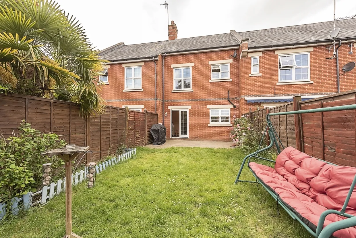 Beningfield Drive London Colney AL2 photo 12