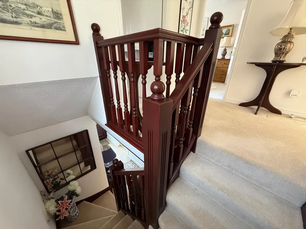 Property carousel item 9