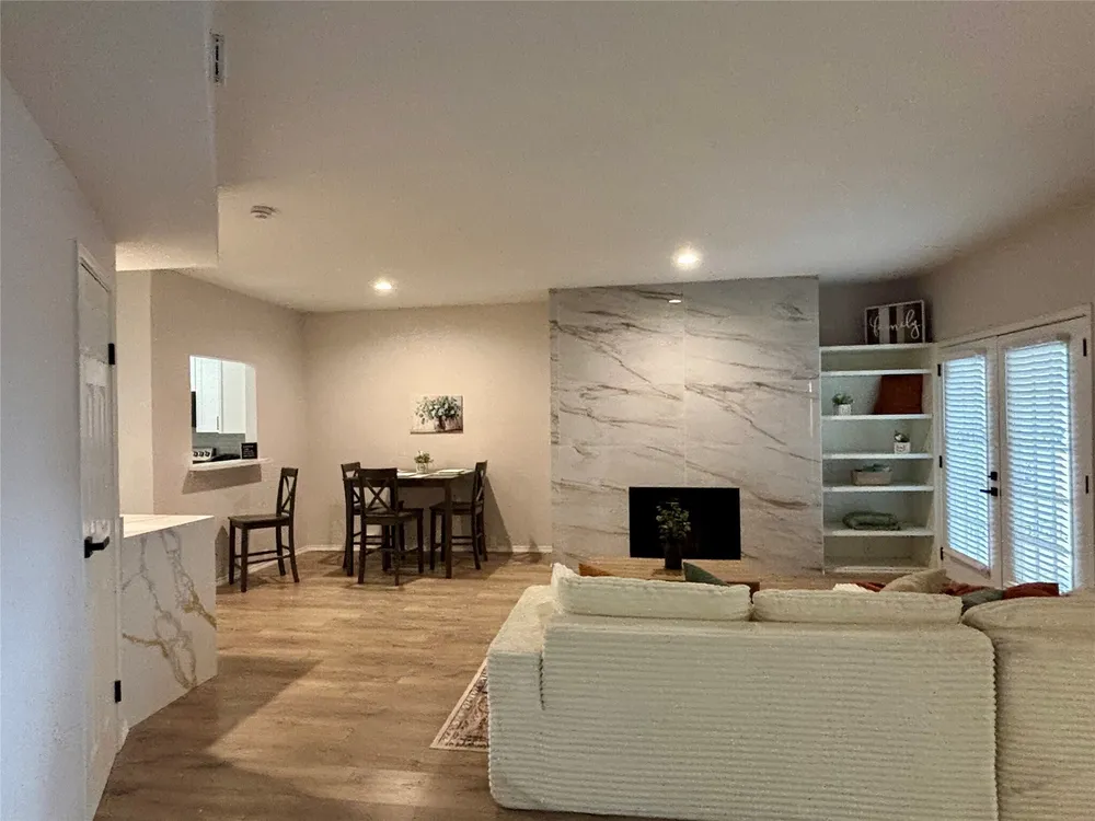 4900 Floyd St, Houston, TX 77007