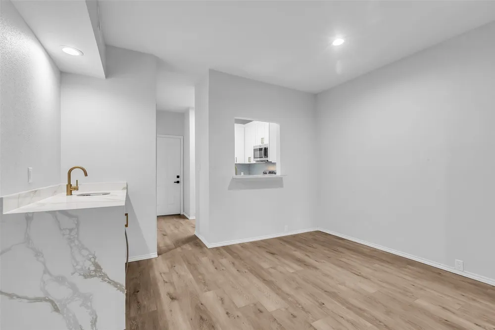 4900 Floyd St, Houston, TX 77007